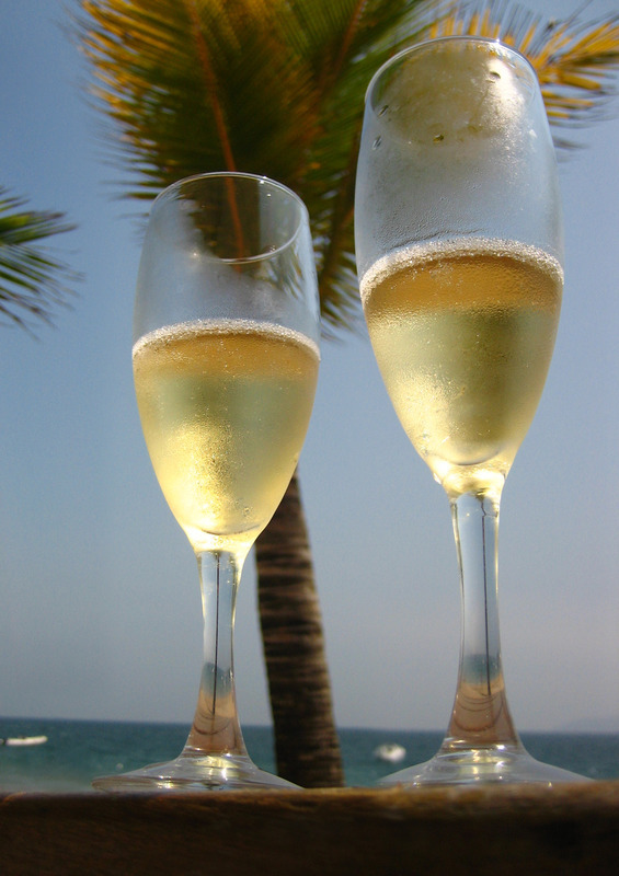 šampaňské ve sklenicích