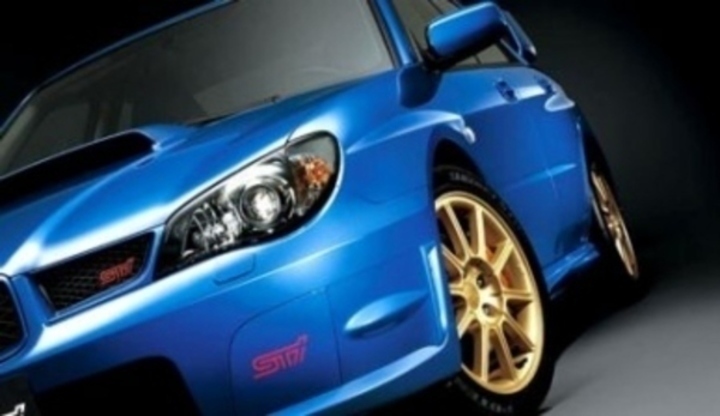 Osobní automobil Subaru Impreza WRX STI a její přední pohled
