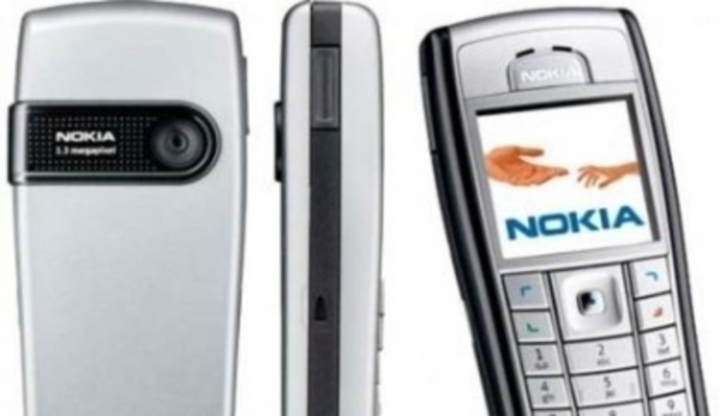 Detailní fotografie mobilního telefonu Nokia 6230i