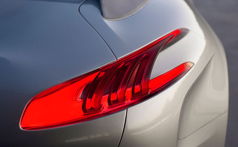 Detailní sníme světla vozu Peugeot SR1