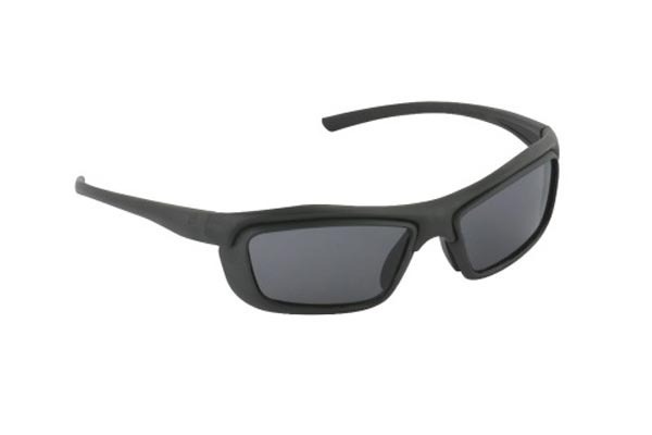 černé sportovní sluneční brýle